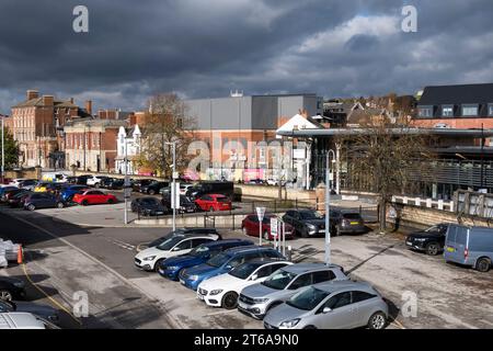 Vue sur le parking Station, St Mary's Street, Lincoln City, Lincolnshire, Angleterre, ROYAUME-UNI Banque D'Images