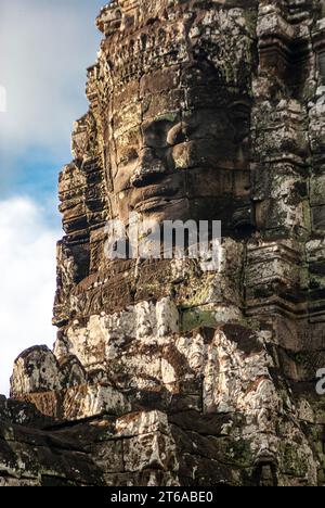 Extérieur du temple du Bayon aux visages gargantuesques, Angkor Thom, Angkor, Cambodge, Asie Banque D'Images