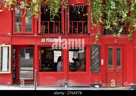 Au Père Louis, restaurant français traditionnel et bar à vins. Quartier du centre-ville, 6e arrondissement. Paris, Ile de France, France, Europe, Union européenne Banque D'Images