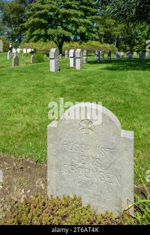 Pierre tombale allemande de la première Guerre mondiale au St. Cimetière militaire Symphorien, cimetière militaire de la première Guerre mondiale à Saint-Symphorien près de Mons, Hainaut, Belgique Banque D'Images