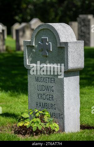 Pierre tombale allemande de la première Guerre mondiale au St. Cimetière militaire Symphorien, cimetière militaire de la première Guerre mondiale à Saint-Symphorien près de Mons, Hainaut, Belgique Banque D'Images