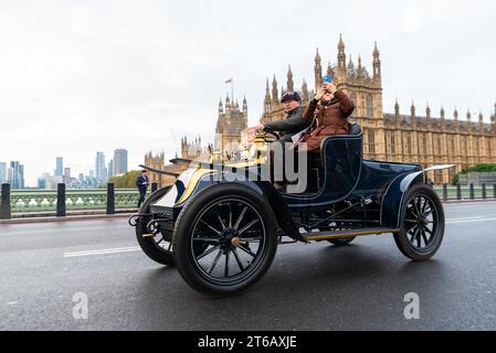 1904 Wilson-Pilcher 12/16hp quatre cylindres quatre places Phaeton voiture participant à la course de voitures vétéran de Londres à Brighton, Royaume-Uni. Ross Brawn de F1 Banque D'Images