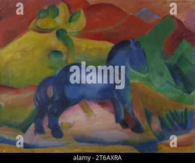 Titre : Little Blue Horse artiste : Franz Marc lieu : Musée de la Sarre, Sarrebrucken, Allemagne Moyen : huile sur toile Date : 1912 AD (C20ème AD) Dimensions : 58 x 73 cm Banque D'Images