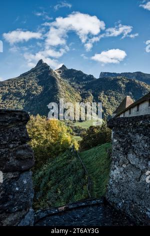 Dent de Broc et la Dent du Chamois dans La Gruyère, en Suisse. Banque D'Images