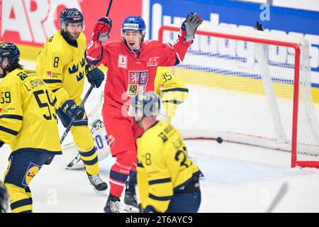 Vaxjo, Suède. 09 novembre 2023. Jakub Flek (C), de la République tchèque, célèbre le pointage lors du tournoi Euro Hockey Tour Karjala du groupe H de hockey sur glace entre la Suède et la République tchèque au Vida Arena à Vaxjo, Suède, le 09 novembre 2023.photo : Mikael Fritzon/TT/kod 62360 crédit : TT News Agency/Alamy Live News Banque D'Images