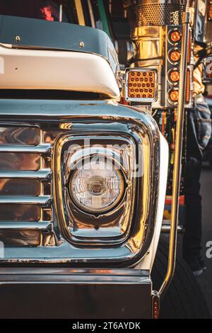 Camion classique en Colombie, Antioquia, Rionegro, gril de camion, avant, un des milliers encore utilisés quotidiennement,. 2023 Banque D'Images