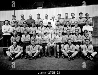 Wolverhampton Wanderers équipe de football avec le nouveau Manager Stan Cullis 1948 Banque D'Images