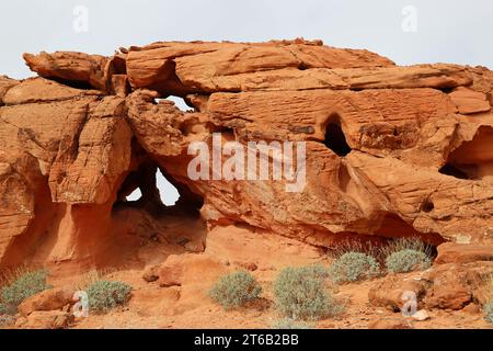 Trous dans la roche - Valley of Fire State Park, Nevada Banque D'Images