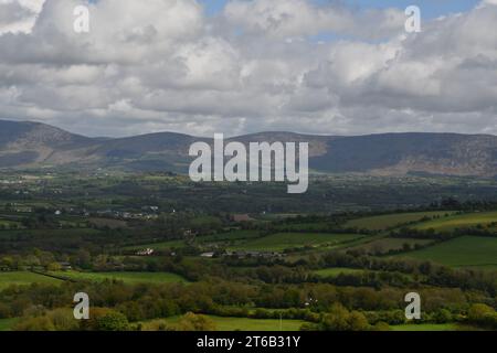 Vue sur la vallée et la chaîne de montagnes Blackstairs Banque D'Images