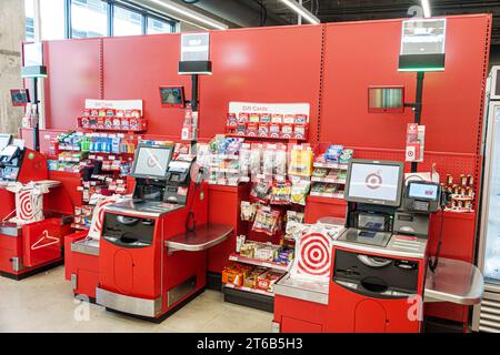 Miami Beach, Floride, grand magasin de rabais Target, intérieur intérieur, étalages de vente, caisses libre-service, magasin Banque D'Images