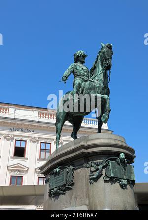 Vienne, WIEN, Autriche - 22 août 2023 : statue équestre de l'archiduc Albrecht à cheval près de la région Albertina Banque D'Images