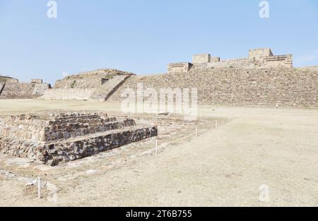 Les superbes ruines perchées de Monte Alban, l'ancienne capitale zapotèque Banque D'Images