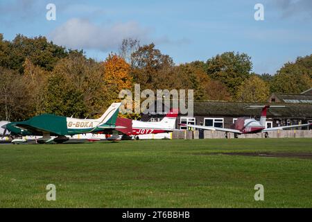 Fairoaks aéroport dans le Surrey, Angleterre, Royaume-Uni, avec avions avions avions avions Banque D'Images