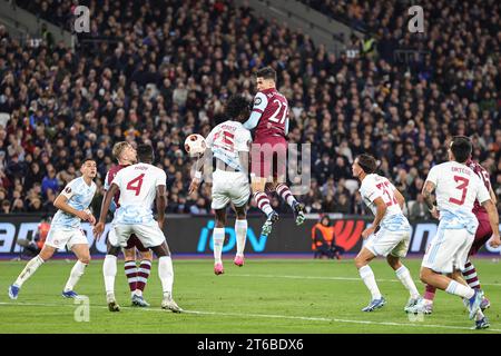 Londres, Royaume-Uni. 09 novembre 2023. Nayef Aguerd #27 de West Ham United est en tête au but lors du match de l'UEFA Europa League West Ham United vs Olympiakos FC au London Stadium, Londres, Royaume-Uni, le 9 novembre 2023 (photo de Mark Cosgrove/News Images) à Londres, Royaume-Uni le 11/9/2023. (Photo de Mark Cosgrove/News Images/Sipa USA) crédit : SIPA USA/Alamy Live News Banque D'Images