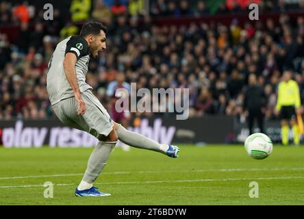 Vangelis Pavlidis de l'AZ Alkmaar a tiré au but lors du match du Groupe E de l'UEFA Europa Conference League à Villa Park, Birmingham. Date de la photo : jeudi 9 novembre 2023. Banque D'Images