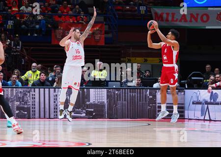 Milan, Italie. 09 novembre 2023. Maodo Lo (EA7 Emporio Armani Olimpia Milano) & Stefan Jovic (Valencia basket) lors de EA7 Emporio Armani Milano vs Valencia basket, match de basket-ball Euroleague à Milan, Italie, novembre 09 2023 crédit : Agence photo indépendante/Alamy Live News Banque D'Images