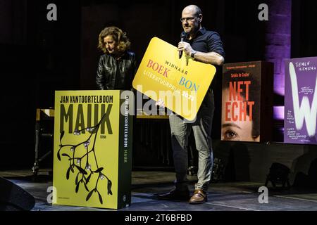 LA HAYE - lauréat Jan Vantoortelboom van Mauk lors de l'annonce du lauréat du prix de littérature Boekenbon à la Grote Kerk. Le prix de littérature Boekenbon, anciennement connu sous le nom de AKO Literature Prize, est un prix récompensant le meilleur livre littéraire néerlandais, qu'il s'agisse de fiction ou de non-fiction. ANP EVA PLEVIER netherlands Out - belgique Out Banque D'Images