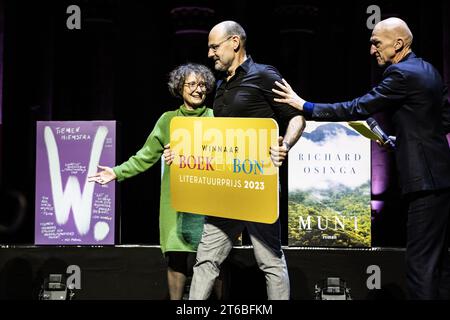 LA HAYE - lauréat Jan Vantoortelboom van Mauk lors de l'annonce du lauréat du prix de littérature Boekenbon à la Grote Kerk. Le prix de littérature Boekenbon, anciennement connu sous le nom de AKO Literature Prize, est un prix récompensant le meilleur livre littéraire néerlandais, qu'il s'agisse de fiction ou de non-fiction. ANP EVA PLEVIER netherlands Out - belgique Out Banque D'Images