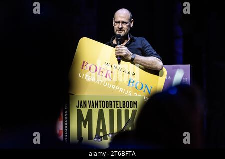 LA HAYE - lauréat Jan Vantoortelboom van Mauk lors de l'annonce du lauréat du prix de littérature Boekenbon à la Grote Kerk. Le prix de littérature Boekenbon, anciennement connu sous le nom de AKO Literature Prize, est un prix récompensant le meilleur livre littéraire néerlandais, qu'il s'agisse de fiction ou de non-fiction. ANP EVA PLEVIER netherlands Out - belgique Out Banque D'Images