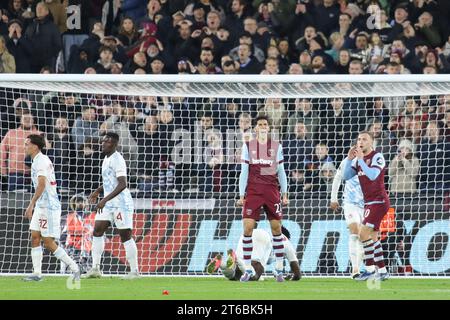 Londres, Royaume-Uni. 09 novembre 2023. Londres, Angleterre, le 9 novembre 2023 : Nayef Aguerd (27 West Ham) réagit à un objectif manqué lors du match de l'UEFA Europa League entre West Ham United et Olympiacos au stade de Londres (Alexander Canillas/SPP) crédit : SPP Sport Press photo. /Alamy Live News Banque D'Images