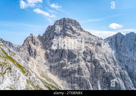 Razor Mountain. Journée ensoleillée dans les Alpes juliennes, Slovénie Banque D'Images