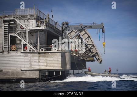 USNS Carson City (T-EPF-7) lance un bateau pneumatique à coque rigide US Navy 180303 Banque D'Images