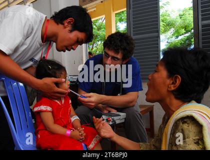 USNS Mercy action au Cambodge Banque D'Images