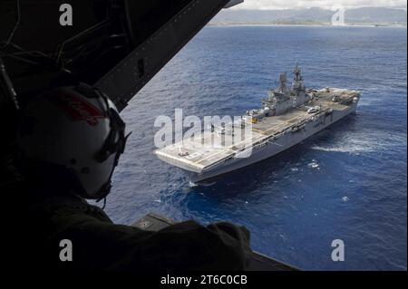 USS America mène des opérations aériennes près de l'île d'Hawaï. (28593065452) Banque D'Images