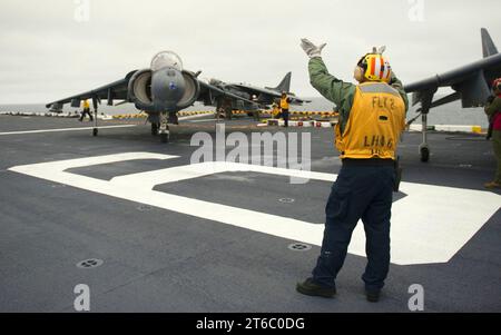 USS America mène des opérations aériennes. (27015797322) Banque D'Images