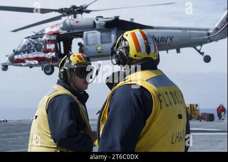 USS America mène des opérations aériennes. (32536592780) Banque D'Images