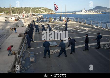 L'USS Barry quitte Souda Bay. (8552918640) Banque D'Images