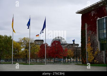 Blick vom Bundeskanzleramt auf den Ehrenhof. Berlin, 09.11.2023 Banque D'Images