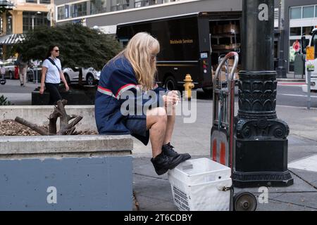 Seattle, États-Unis. 13 septembre 2023. Pause fumeur USPS à Westlake. Banque D'Images