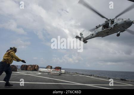 BOXER USS (LHD 4) 131115 Banque D'Images