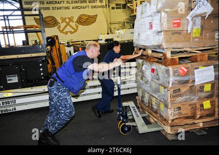 BOXER USS (LHD 4) 131115 Banque D'Images