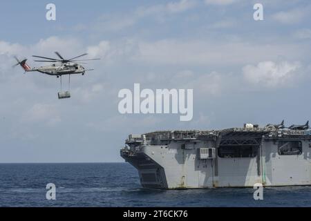 BOXER USS (LHD 4) 131115 Banque D'Images