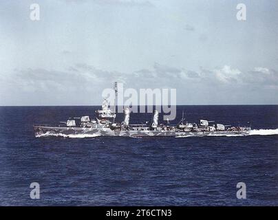 USS Buchanan (DD-484) en mer, vers août 1942 Banque D'Images