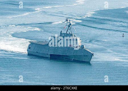 L'USS Canberra (LCS-30) quitte San Diego, Californie (États-Unis), le 19 avril 2023 (230419 Banque D'Images