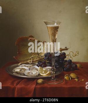 Nature morte, 1859. Sur une table recouverte d'un tissu rouge, on trouve un mince verre de vin mousseux, un salve argenté portant des huîtres, une tranche de citron, une grappe de raisins violets encore attachée à une branche de vigne, et plusieurs amandes. Banque D'Images