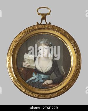 Mademoiselle de Montbrizon, 1795. Dans cette miniature circulaire, Mlle de Montbrizon lève les yeux de son bureau avec une lettre à la main. L'écriture polie et expressive de lettres était un accomplissement social très prisé dans la France du 18e siècle. À Paris, la capitale française, les billets et les lettres sillonnent la ville ; au milieu du siècle, il y avait jusqu'à neuf livraisons de courrier par jour. Bien que la sitter dans cette miniature soit représentée avec un meuble d'écriture en plume et élégant, nous pouvons dire de la manière dont il est plié et adressé qu'elle a reçu plutôt que écrit la lettre qu'elle détient. Banque D'Images