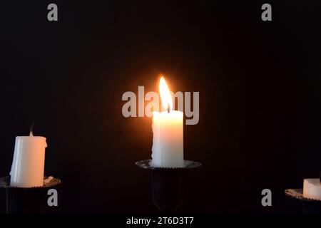 Flamme de bougie et fumée Banque D'Images