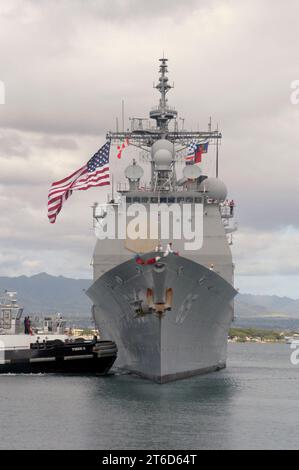 L'USS Chosin (CG-65) retourne à Pearl Harbor 2003 Banque D'Images