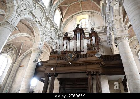 L'orgue à tuyaux à l'intérieur de l'église de St. Jean-Baptiste au Béguinage (Église Saint-Jean-Baptiste au Béguinage) – Bruxelles Belgique Banque D'Images