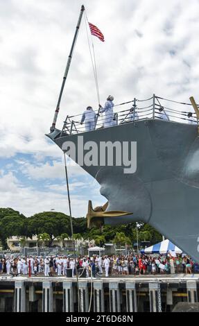 L'USS Chung-Hoon retourne à Pearl Harbor en 131001 Banque D'Images