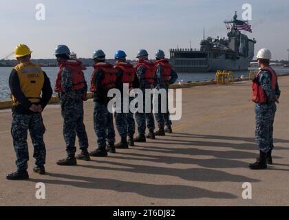 USS fort McHenry Homecoming 121130 Banque D'Images