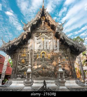 L'un des plus beaux temples de Chiang Mai.unique temple revêtu d'argent, à l'intérieur et à l'extérieur, de manière complexe, traditionnellement fait à la main et façonné par l'habileté Banque D'Images