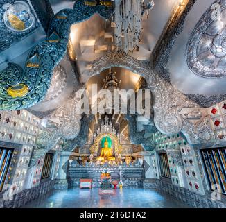 L'un des plus beaux temples de Chiang Mai.unique temple revêtu d'argent, à l'intérieur et à l'extérieur, de manière complexe, traditionnellement fait à la main et façonné par l'habileté Banque D'Images