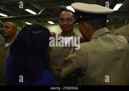 USS Green Bay Senior Chief Pinning 140606 Banque D'Images