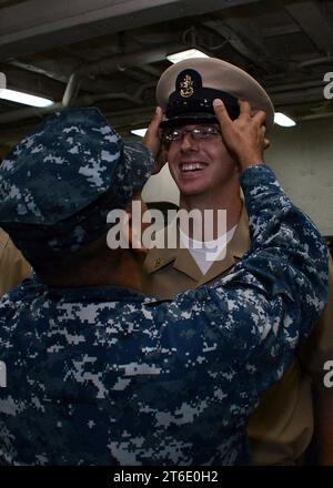 USS Green Bay Senior Chief Pinning 140606 Banque D'Images