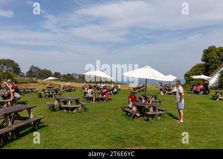 Pub anglais jardin de bière journée ensoleillée, Bankes Arms maison publique dans Studland près de Old Harry Rocks, Dorset, Angleterre, Royaume-Uni, 2023 Banque D'Images
